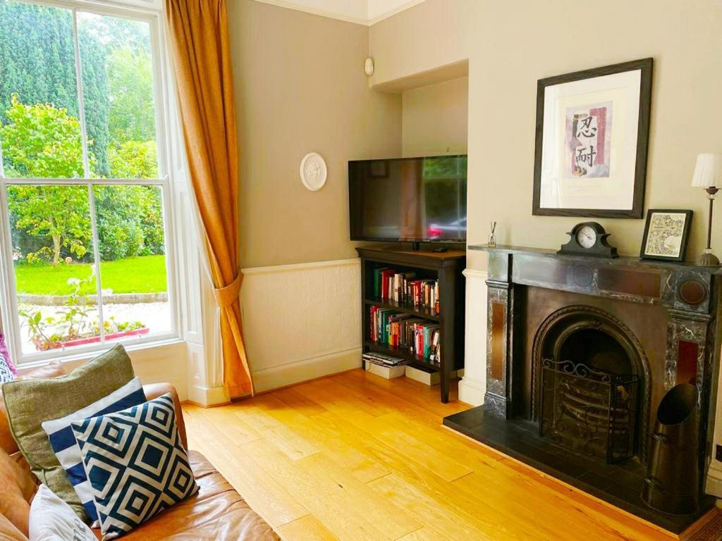 Fountain Hill House Villa Лъндъндери Екстериор снимка